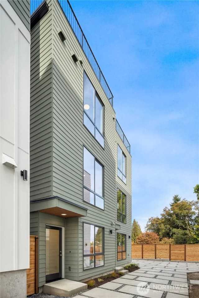 Property photo for 4415 2nd Avenue Ne #a, Seattle photo 2