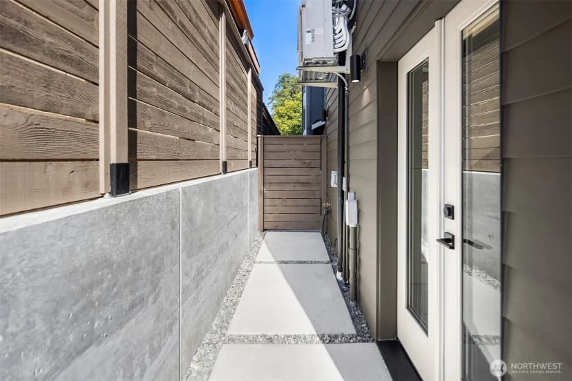 Property photo for 4415 2nd Avenue Ne #a, Seattle photo 13