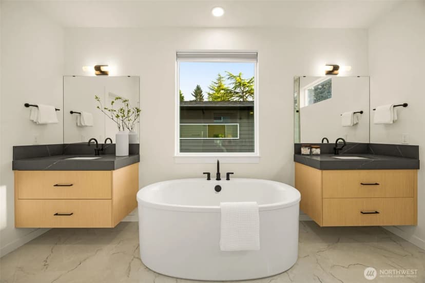 Property photo for 8407 Ne 137th Street, Kirkland photo 17