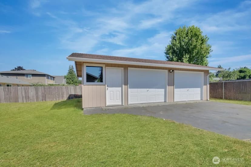 Property photo for 17001 4th Avenue S, Spanaway photo 2