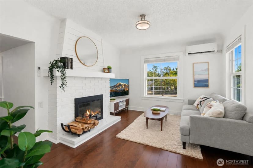Property photo for 8143 10th Avenue Sw, Seattle photo 8