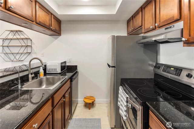 Property photo for 8816 Nesbit Avenue N #302, Seattle photo 3