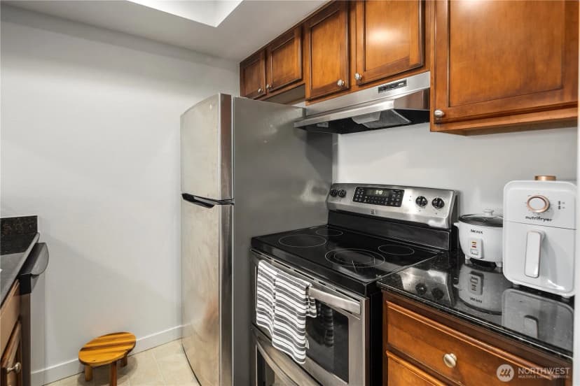 Property photo for 8816 Nesbit Avenue N #302, Seattle photo 4