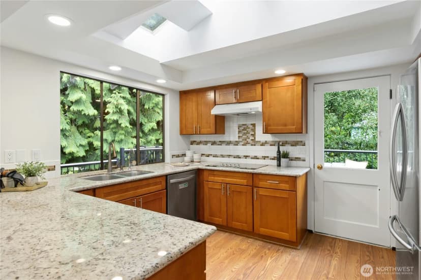 Property photo for 14406 Ne 11th Place, Bellevue photo 12