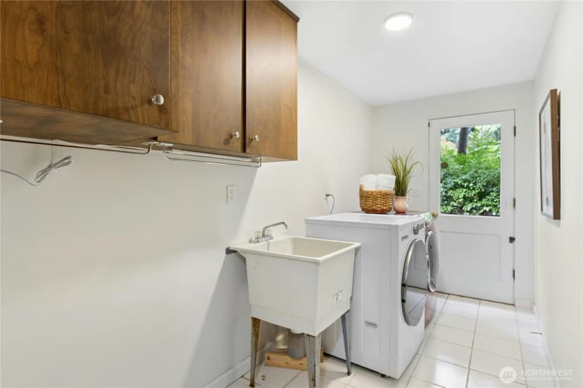 Property photo for 14406 Ne 11th Place, Bellevue photo 31