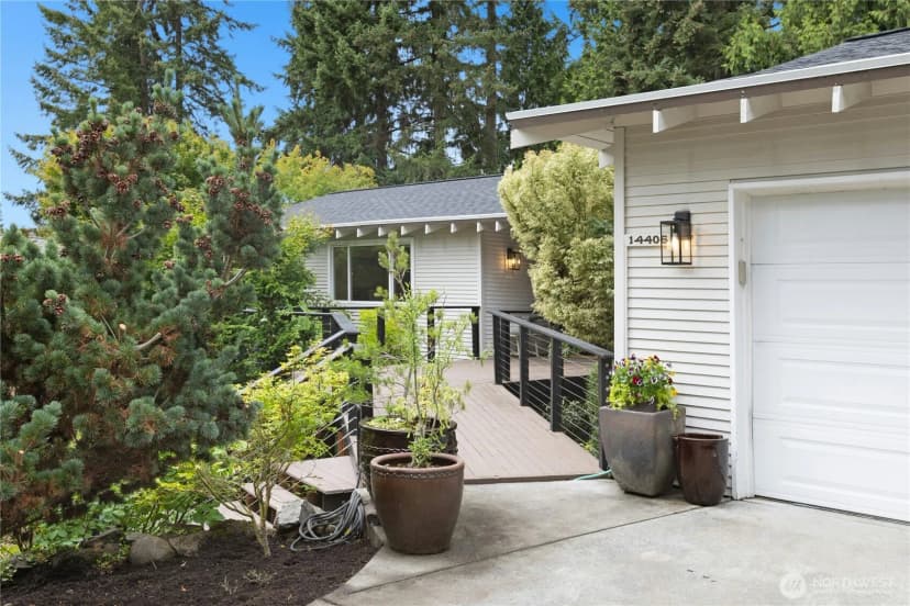 Property photo for 14406 Ne 11th Place, Bellevue photo 2