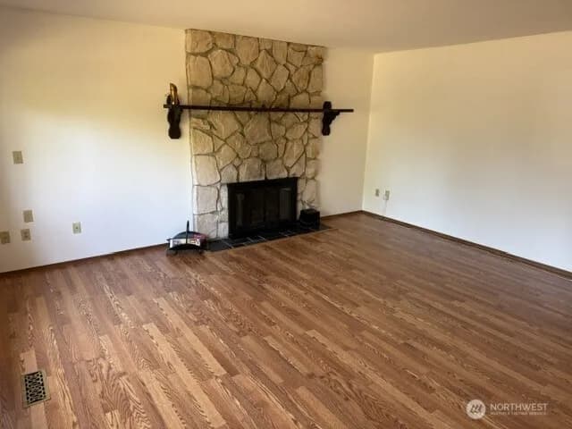 Property photo for 16106 14th Avenue E, Tacoma photo 5