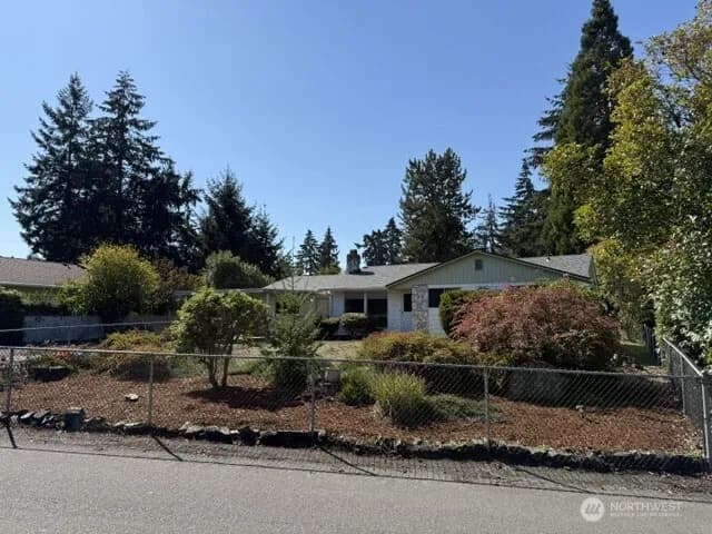 Property photo for 16106 14th Avenue E, Tacoma photo 2