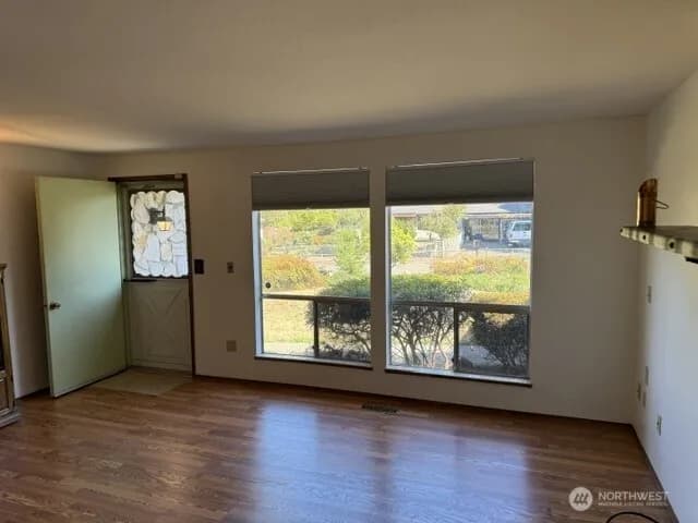 Property photo for 16106 14th Avenue E, Tacoma photo 4