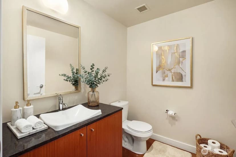 Property photo for 909 5th Avenue #502, Seattle photo 7