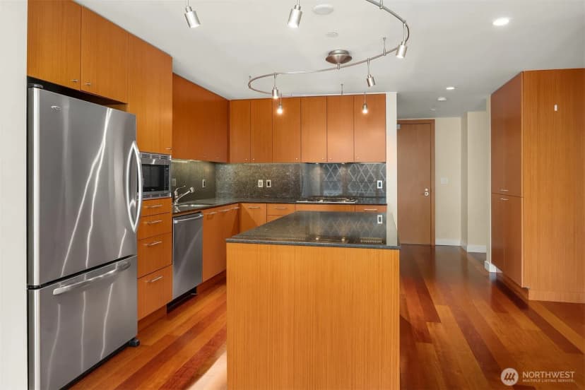 Property photo for 909 5th Avenue #502, Seattle photo 10