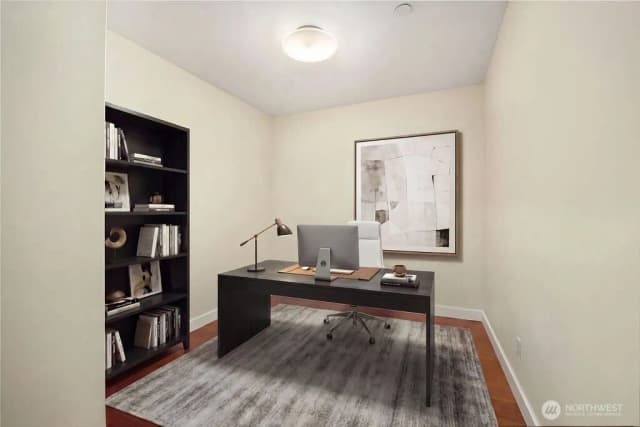 Property photo for 909 5th Avenue #502, Seattle photo 4