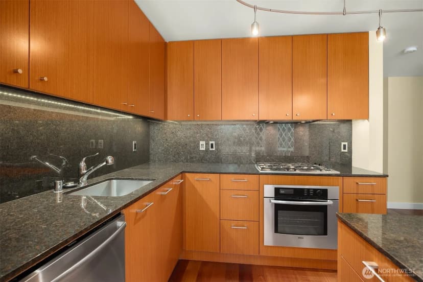 Property photo for 909 5th Avenue #502, Seattle photo 11