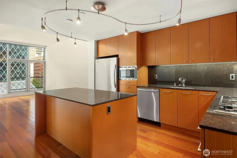 Property photo for 909 5th Avenue #502, Seattle photo 9