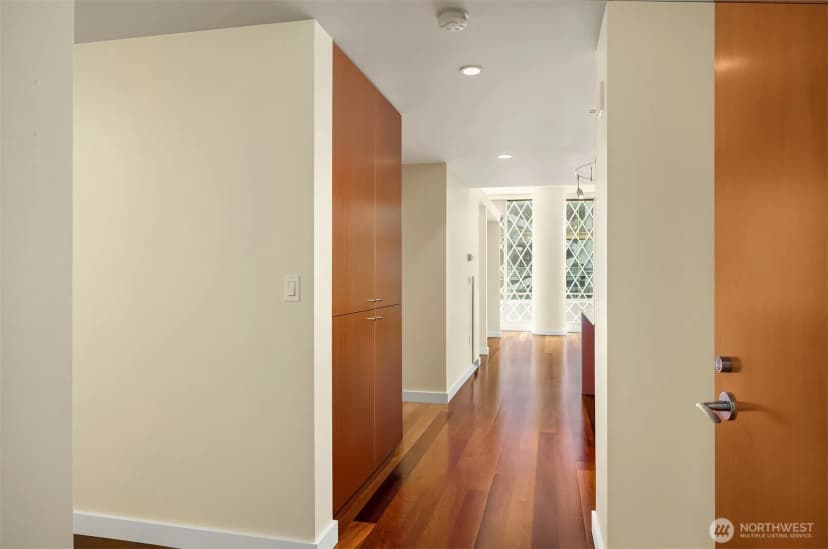 Property photo for 909 5th Avenue #502, Seattle photo 8
