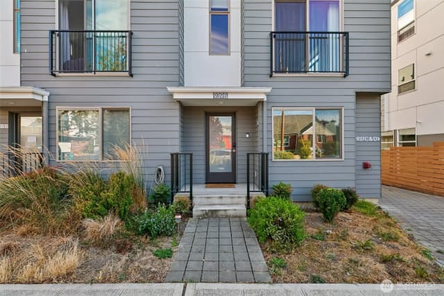 Property photo for 939 Nw 56th Street #b, Seattle photo 2