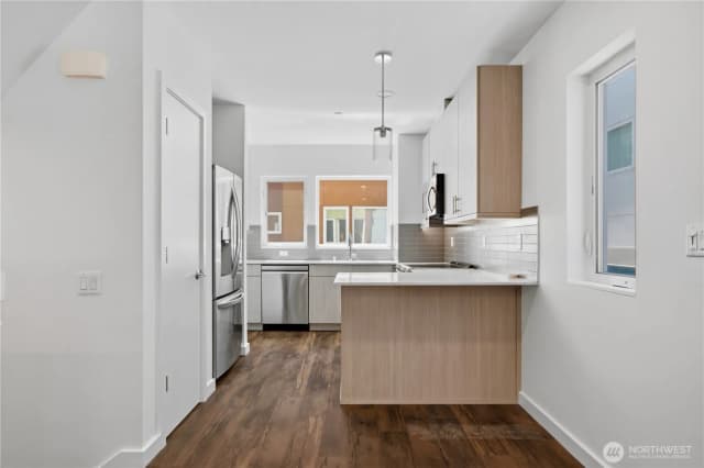 Property photo for 12516 15th Avenue Ne #a, Seattle photo 4