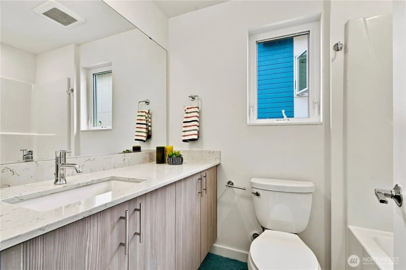 Property photo for 12516 15th Avenue Ne #a, Seattle photo 12