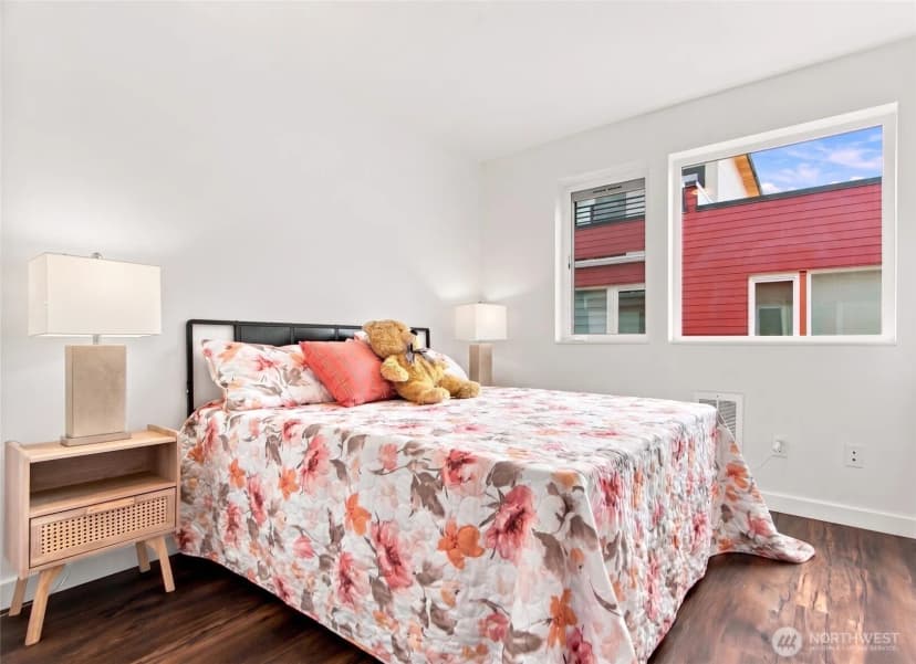Property photo for 12516 15th Avenue Ne #a, Seattle photo 11