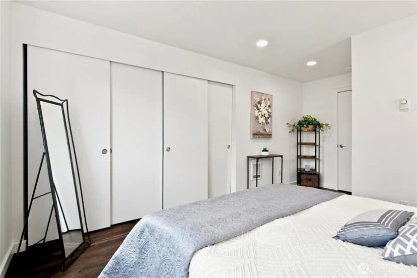 Property photo for 12516 15th Avenue Ne #a, Seattle photo 9