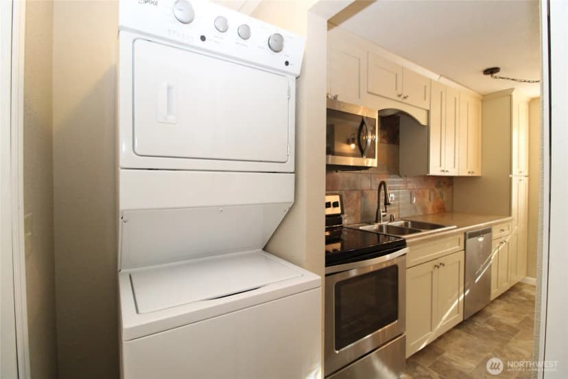 Property photo for 4804 - 4806 S 252nd Place, Kent photo 6