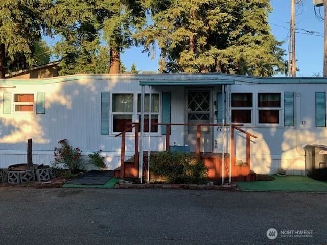 Property photo for 7614 Ne Bothell Way #17, Kenmore photo 2