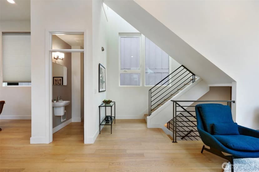 Property photo for 3022 4th Avenue W, Seattle photo 9