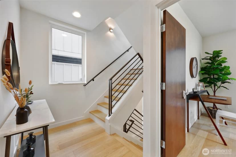 Property photo for 3022 4th Avenue W, Seattle photo 23