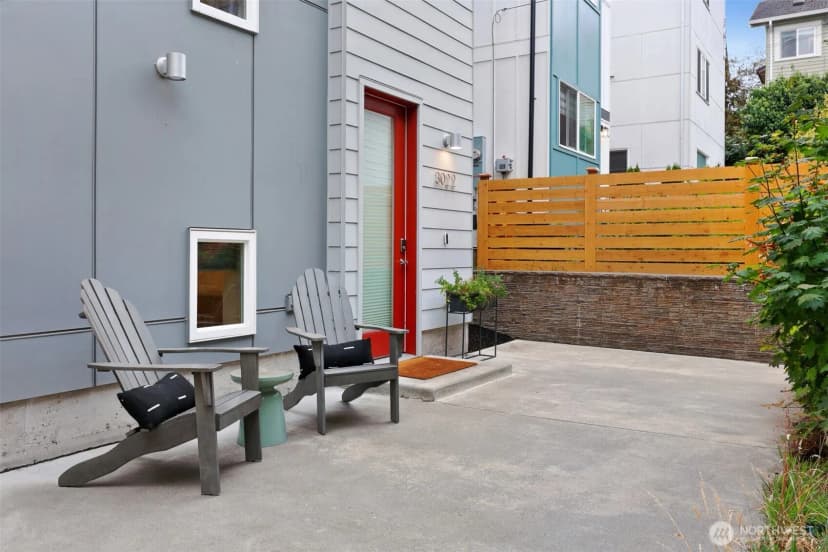 Property photo for 3022 4th Avenue W, Seattle photo 2