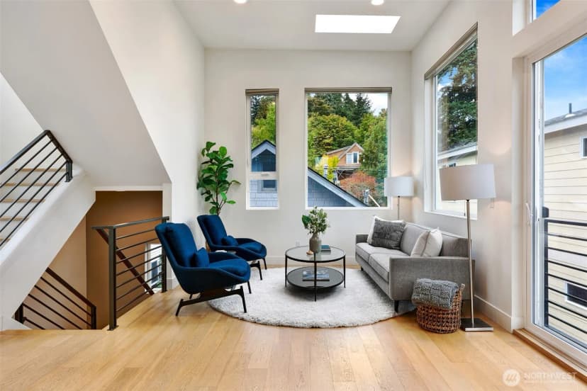 Property photo for 3022 4th Avenue W, Seattle photo 7