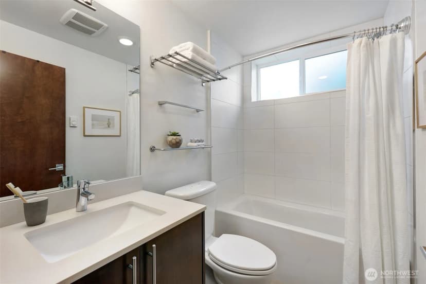 Property photo for 3022 4th Avenue W, Seattle photo 25