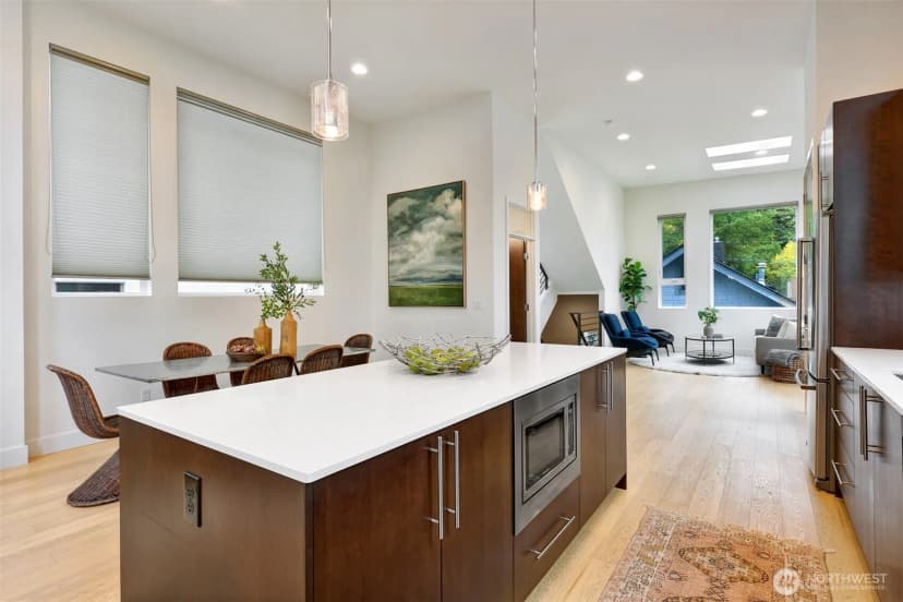 Property photo for 3022 4th Avenue W, Seattle photo 10