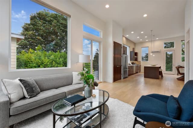 Property photo for 3022 4th Avenue W, Seattle photo 5