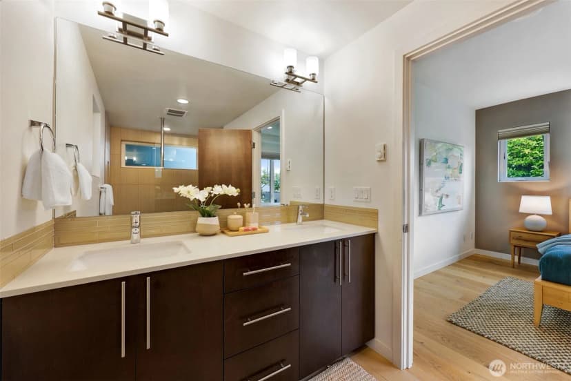 Property photo for 3022 4th Avenue W, Seattle photo 19