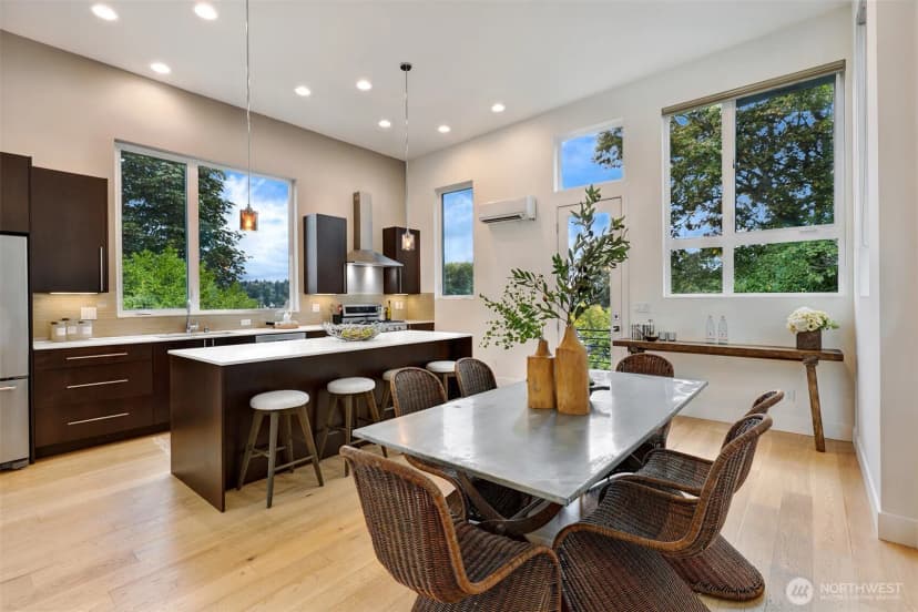 Property photo for 3022 4th Avenue W, Seattle photo 11