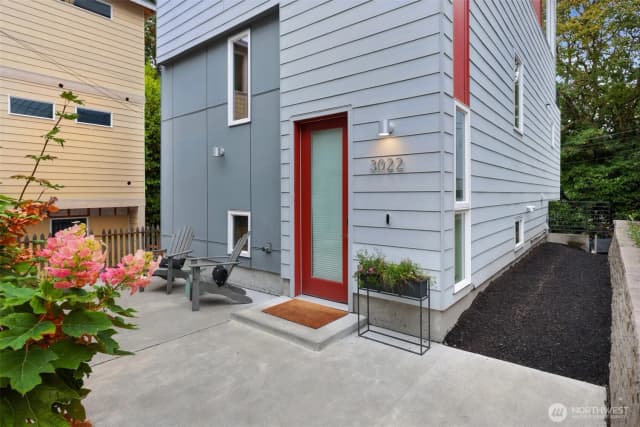 Property photo for 3022 4th Avenue W, Seattle