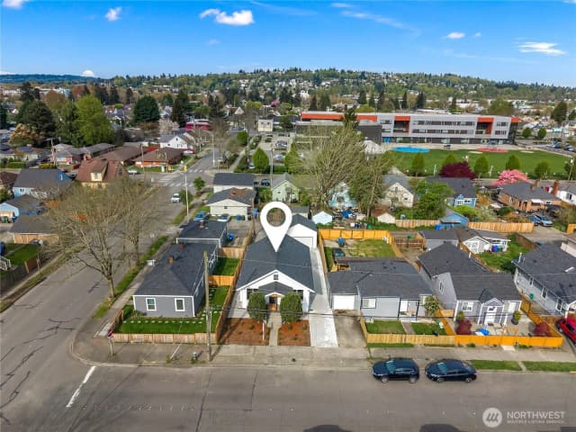 Property photo for 305 Meadow Avenue N, Renton photo 3