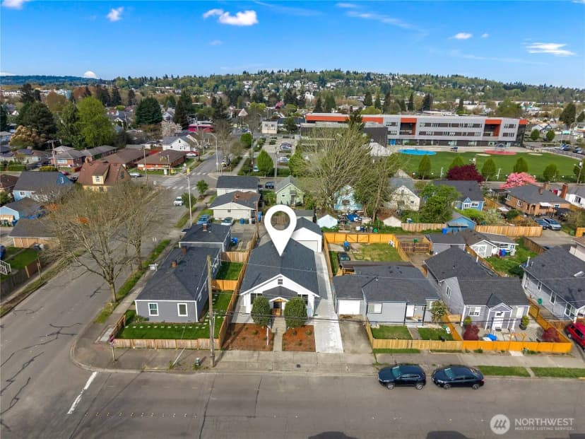 Property photo for 305 Meadow Avenue N, Renton photo 3