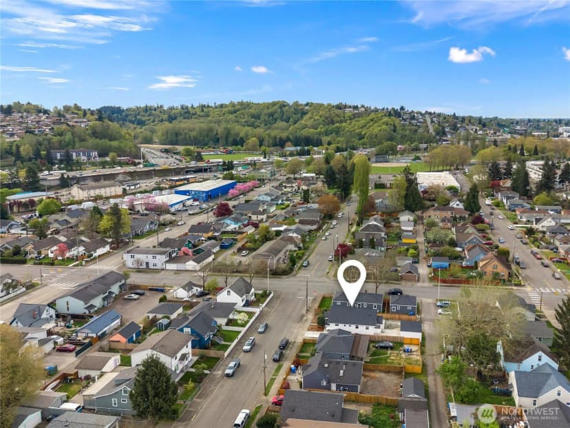 Property photo for 305 Meadow Avenue N, Renton photo 9