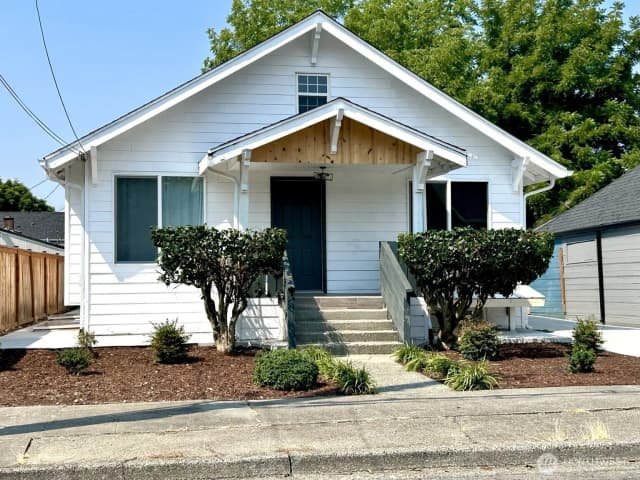 Property photo for 305 Meadow Avenue N, Renton