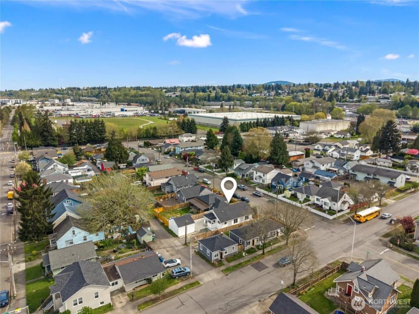 Property photo for 305 Meadow Avenue N, Renton photo 7