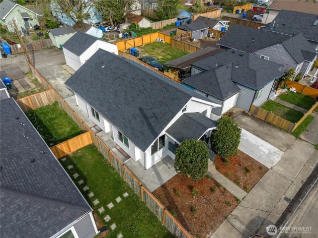 Property photo for 305 Meadow Avenue N, Renton photo 5