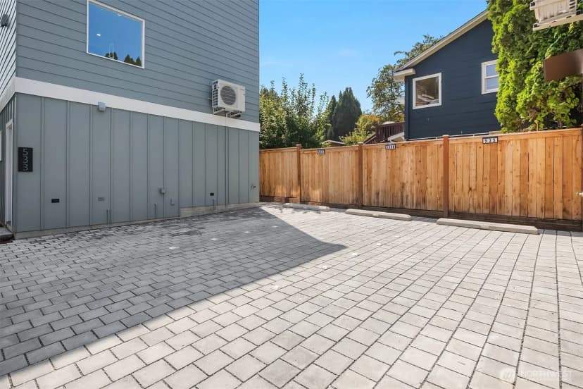 Property photo for 533 N 70th Street, Seattle photo 32