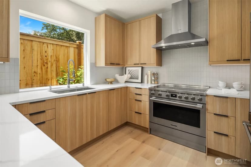 Property photo for 533 N 70th Street, Seattle photo 12