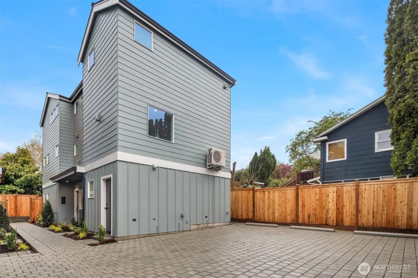 Property photo for 533 N 70th Street, Seattle photo 31
