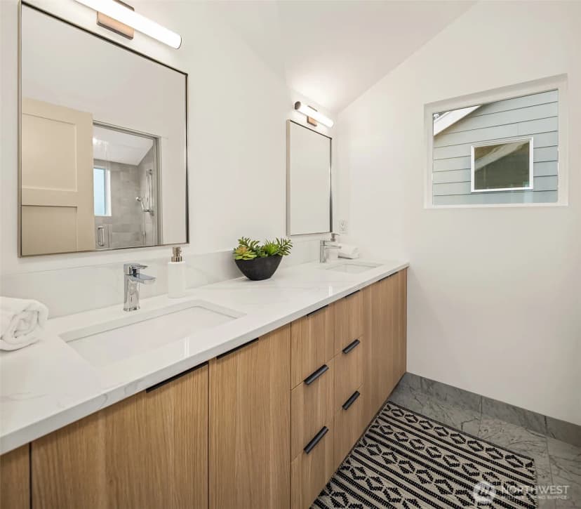 Property photo for 533 B N 70th Street, Seattle photo 13