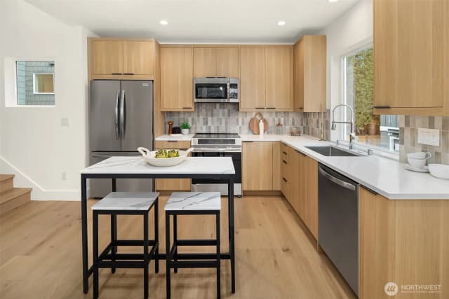 Property photo for 533 B N 70th Street, Seattle photo 4