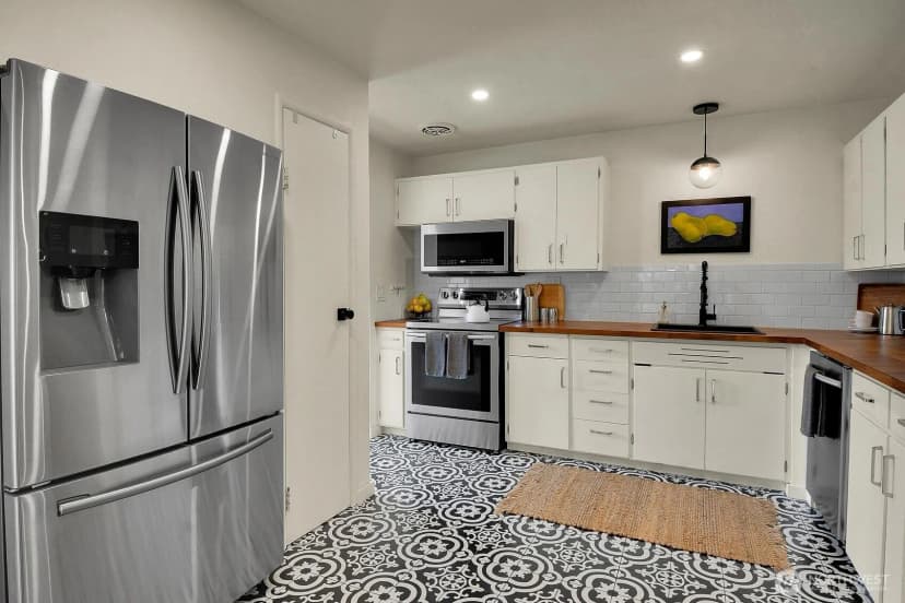 Property photo for 2353 Federal Avenue E, Seattle photo 9