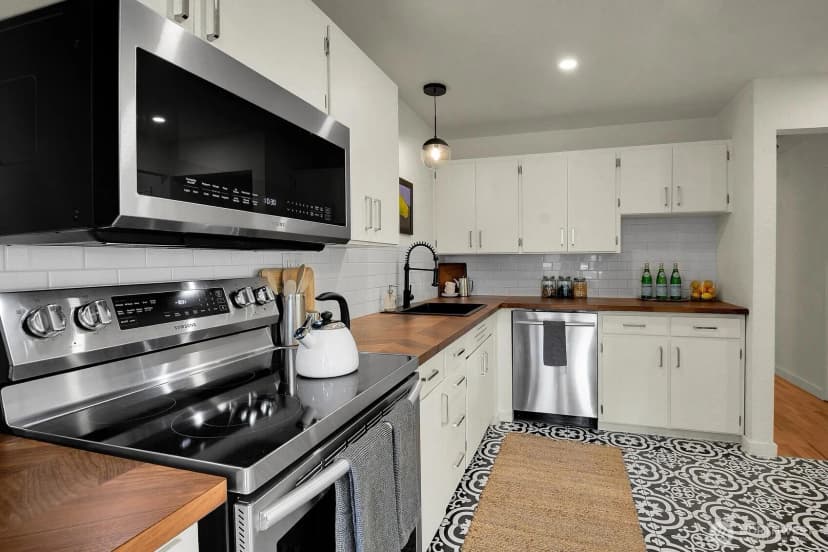 Property photo for 2353 Federal Avenue E, Seattle photo 11