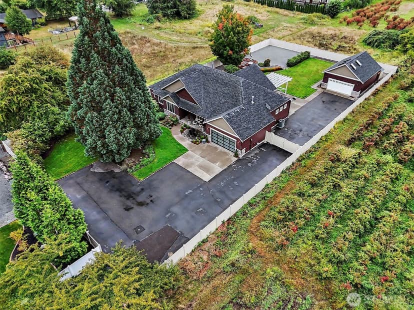 Property photo for 1920 12th Avenue Se, Puyallup photo 2